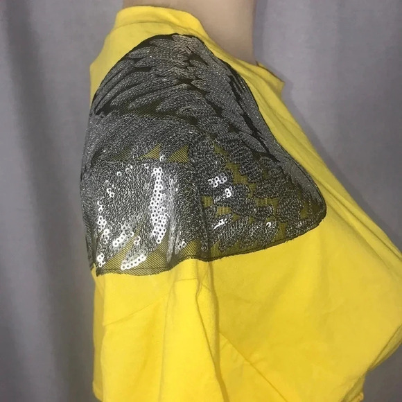 Topia Crop Top with Sequence Wings on shoulders New - Picture 2 of 3